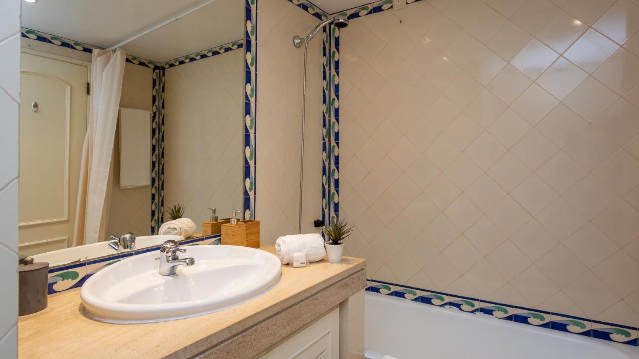 Marina 2Bdr Apartment With Balcony & Pool - 5Min From Beach By Lovelystay 쿼테이라 외부 사진